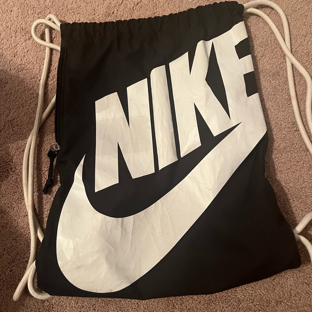 Nike drawstring bag